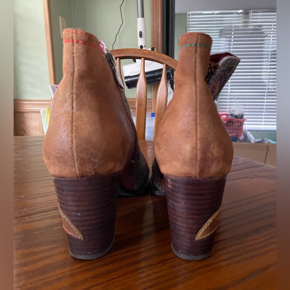 L'Artiste by Spring Step - Melvina Floral Boots - Women's 9/EU40 - Brown Multi - Picture 3 of 11